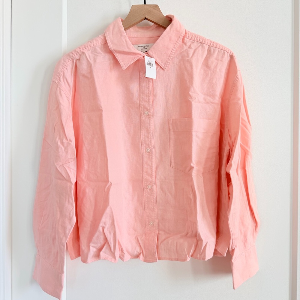 Cropped Banana Republic Salmon Linen Button Down Shirt